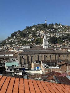 la virgen de panecillo